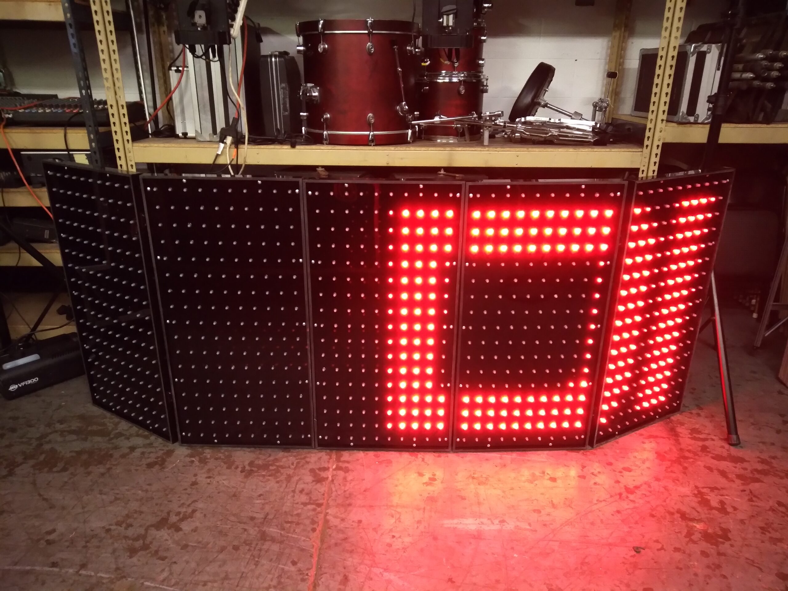 6-panels-dj-booth-led-facade